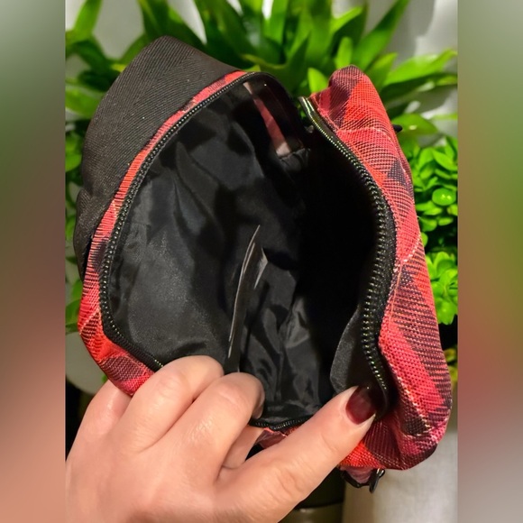 PUMA Plaid “Festival” Crossbody Travel Bag w/ Adjustable Strap 9”x 6.5”x 3” EUC - Picture 10 of 14